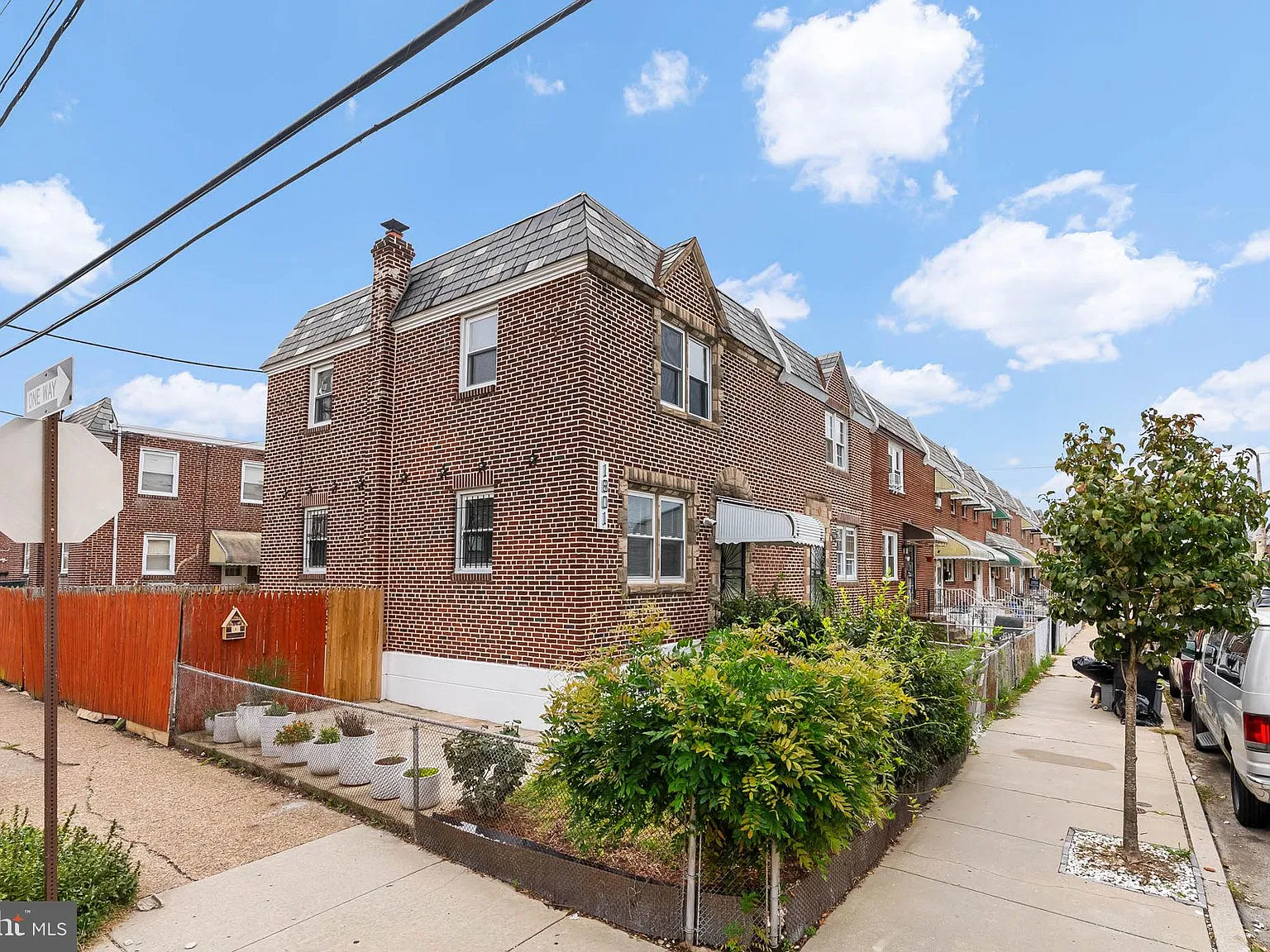 3 bed, 1.5 bath, 1120 sqft, $1,850 — Photo 2