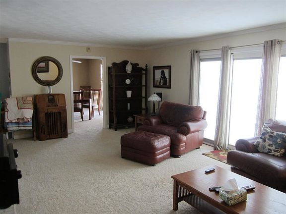 5th image of 1600 E Lake Dr W