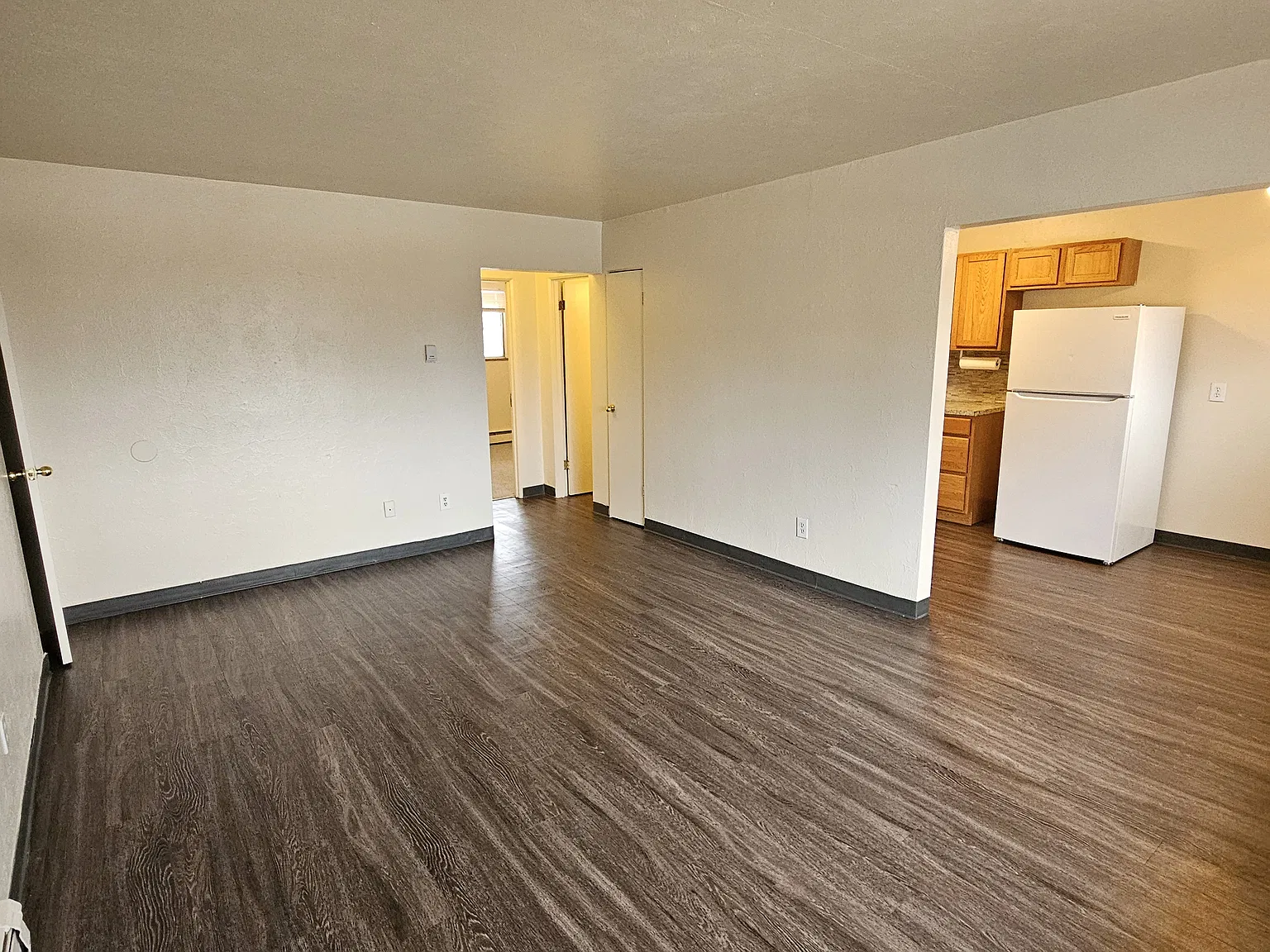 3 bed, 900 sqft, $1,200 — Photo 2