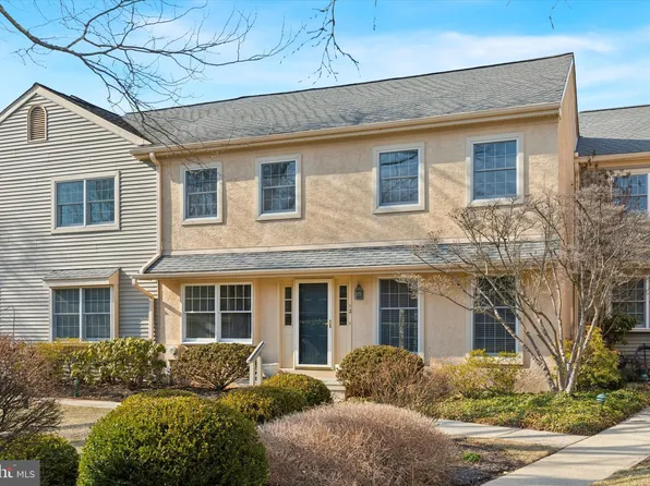 12 Wingstone Ln, Devon, PA 19333