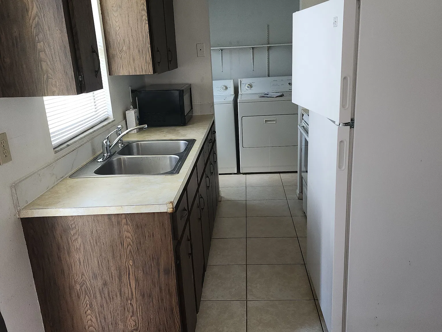 2 bed, 900 sqft, $1,350 — Photo 2