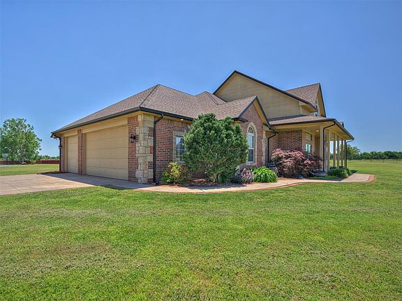 3rd image of 2052 E Trail Dr NW