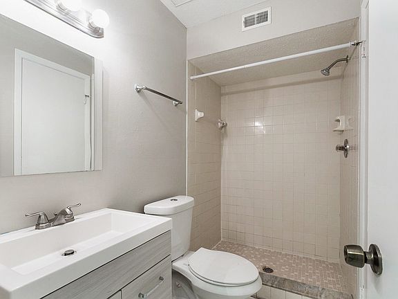 3rd image of 9434 Forest Hills Cir