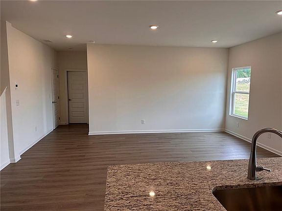 4th image of 116 Stonecreek Ave