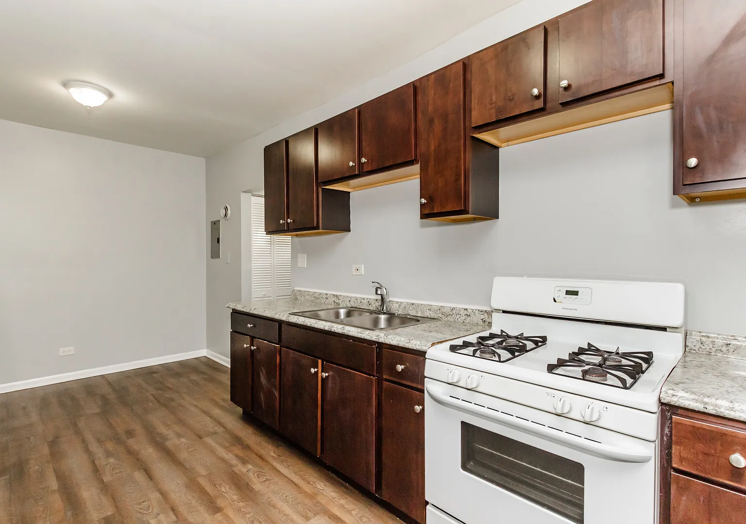 4500-06 W. Fullerton/2400-14 N. Kilbourn — Photo 3
