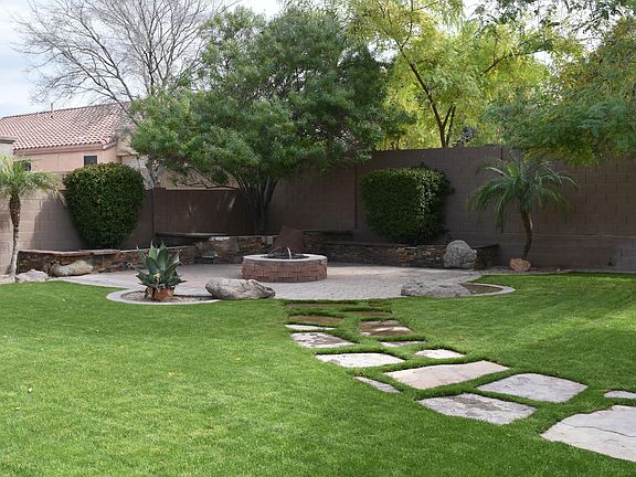 4th image of 836 W Carob Dr