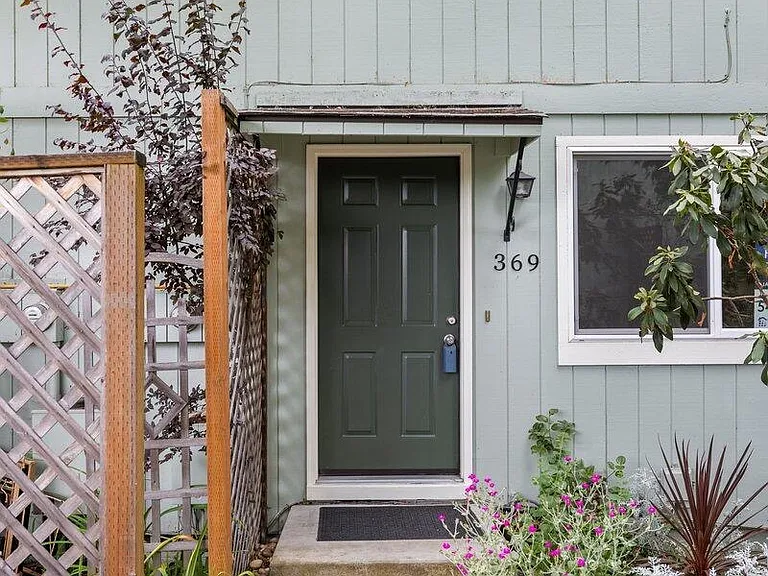 369 Glenn St — Photo 1