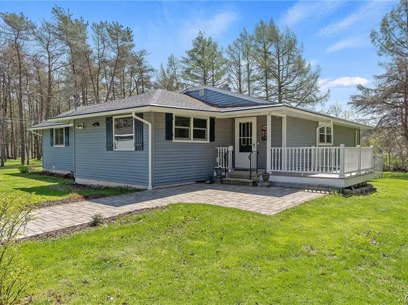 7916 Green Lakes Rd, Fayetteville, NY 13066