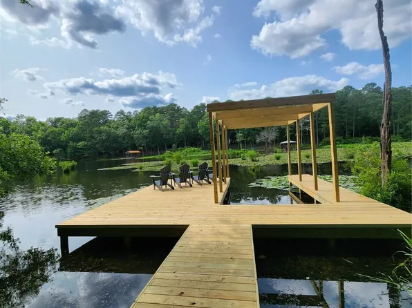 303 Llano Bnd, Holly Lake Ranch, TX 75765