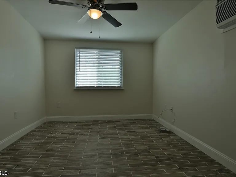 11 California Rd — Photo 8