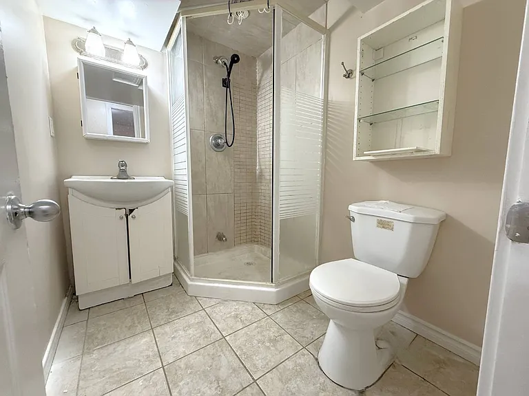 220 Ellington Dr #BASEMENT — Photo 5