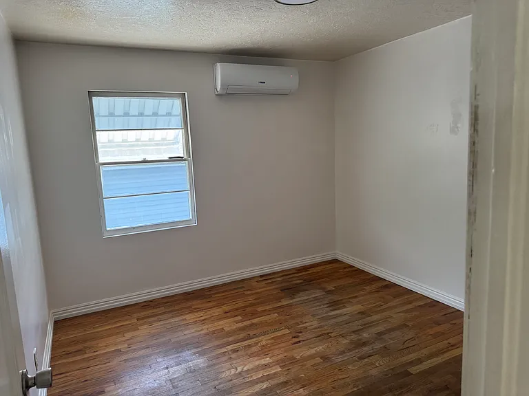 823 S Main St — Photo 4