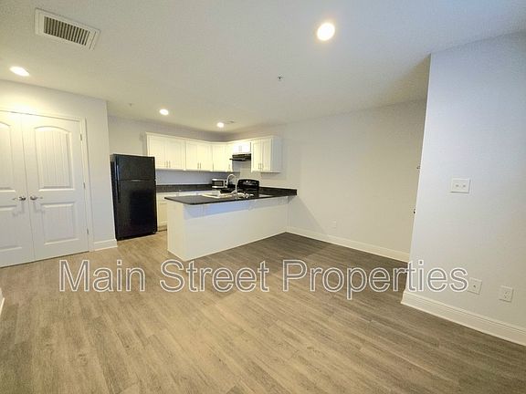5th image of 313 N Navy Blvd #1D
