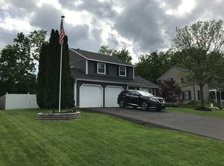 7546 Sugarwood Ln, North Syracuse, NY 13212