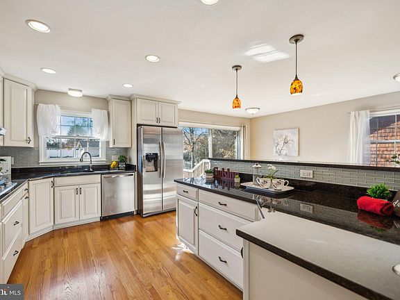 4th image of 3107 Little Creek Ln