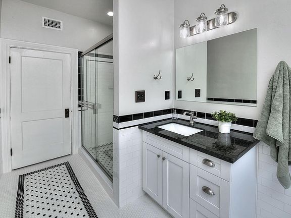 2nd image of 79 E 13th St #31