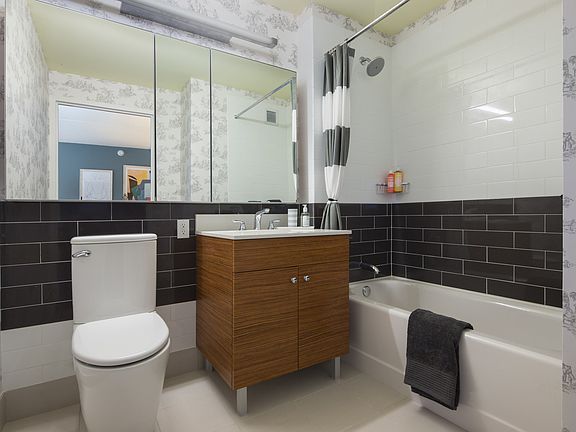 4th image of 530 W 45th St APT 7O