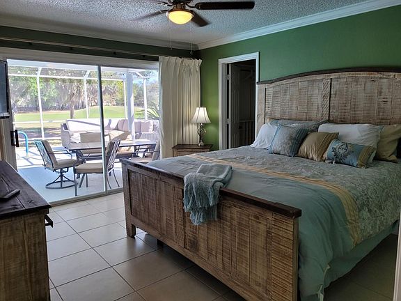 Master bedroom with Adjustable King size bed.