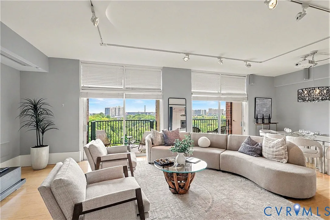 2 bed, 2.0 bath, 1546 sqft, $4,200 — Photo 2