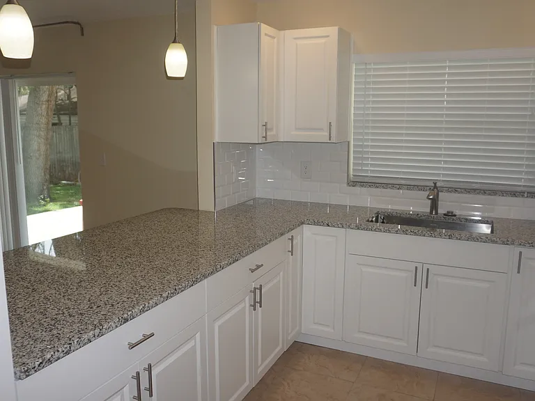 213 Foxwood Dr — Photo 5