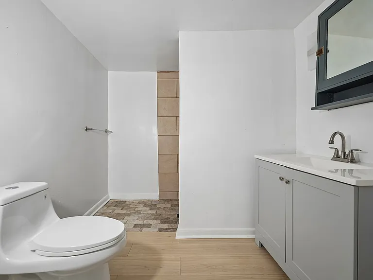 246 Maple Ave — Photo 30