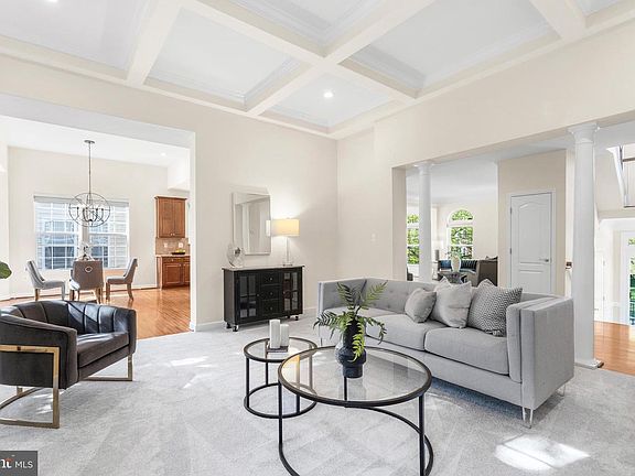 4th image of 4509 Rhett Ln