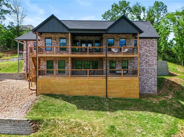 2103 NE Chaucer St, Bentonville, AR 72712