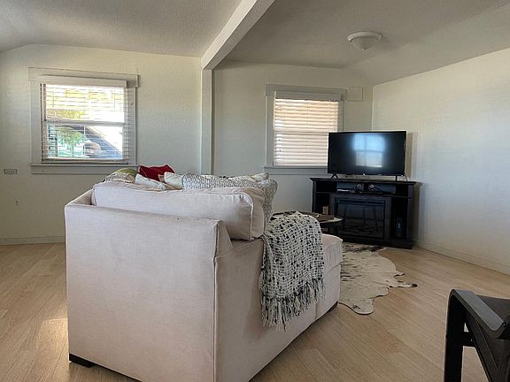 5th image of 206 SE Mustang Dr