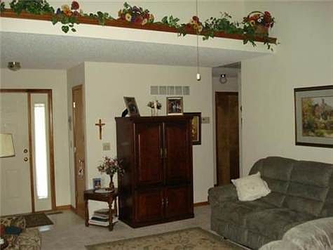 4th image of 1323 NE 69th St