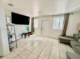 759 NW 70th St, Miami, FL