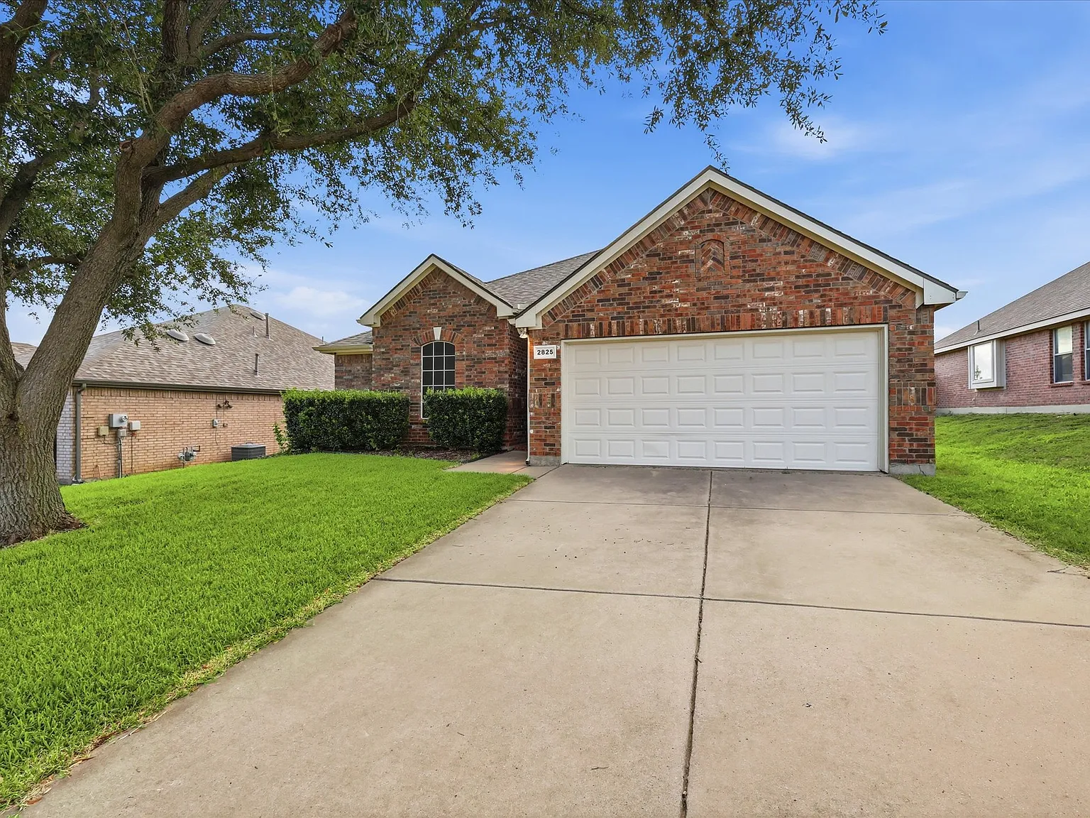 4 bed, 1941 sqft, $2,450 — Photo 2