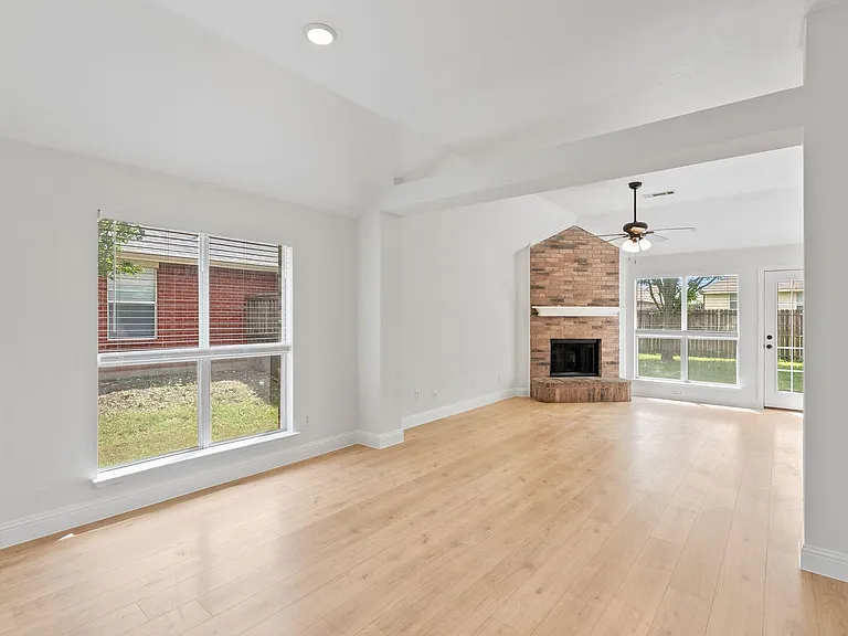 2809 Mitchell Ln — Photo 9