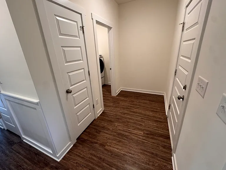 3215 Northfield Ln — Photo 2