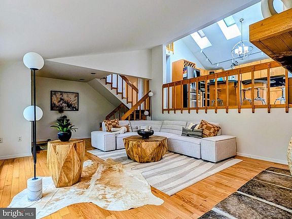 3rd image of 5077 Summitview Rd