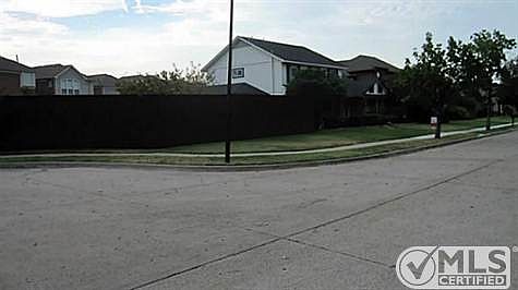 2nd image of 900 Brushwood Dr