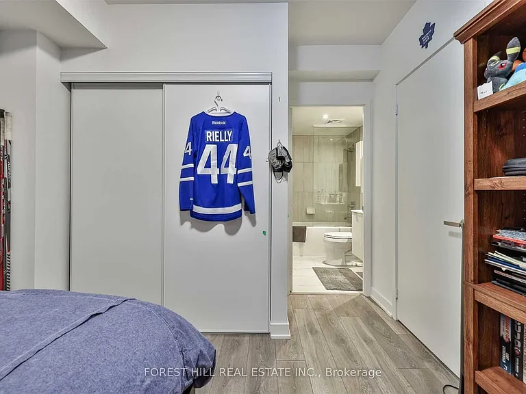195 Redpath Ave #806 — Photo 8