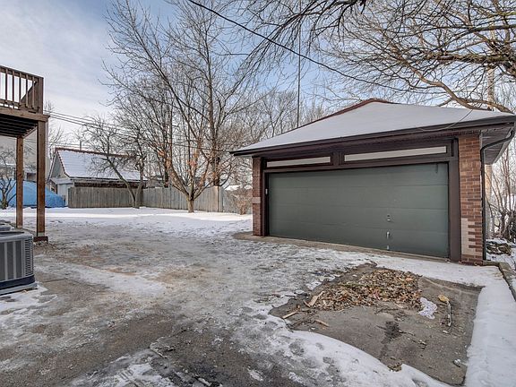 4th image of 326 N 40th St