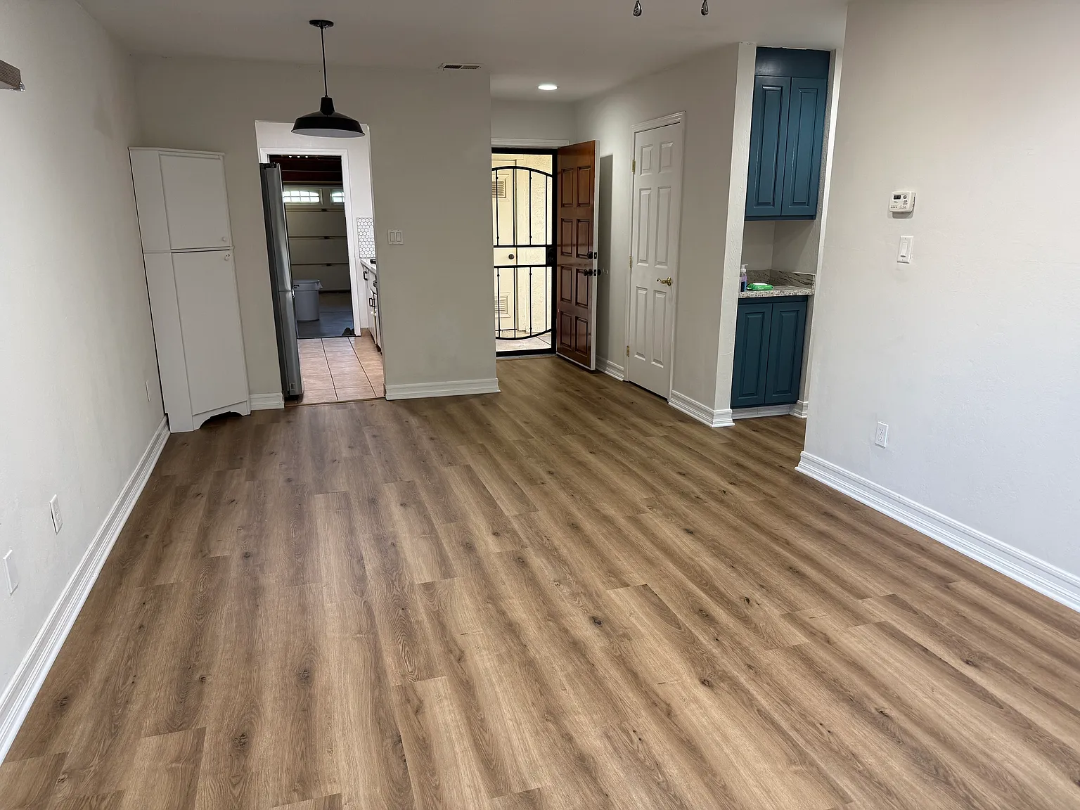 2 bed, 815 sqft, $3,595 — Photo 3