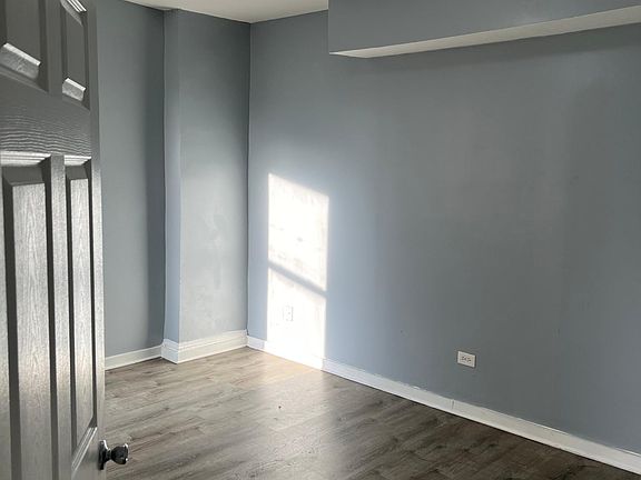 4th image of 1434 S Homan Ave #1