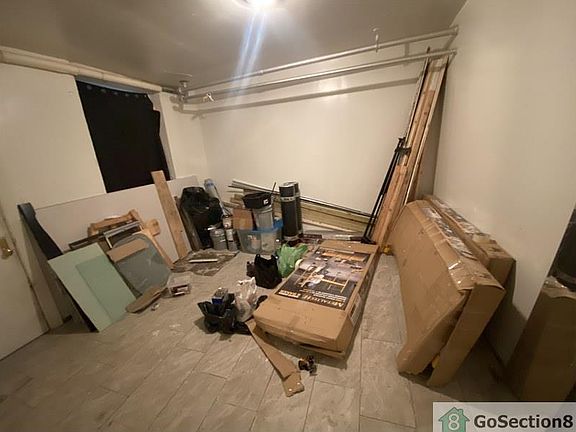 4th image of 1050 Lowell St #11