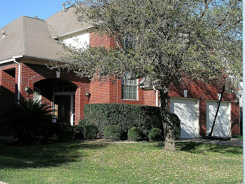 1st image of 15618 Edgemere Ct