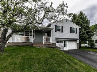 304 Fieldcrest Cir, Camillus, NY 13031