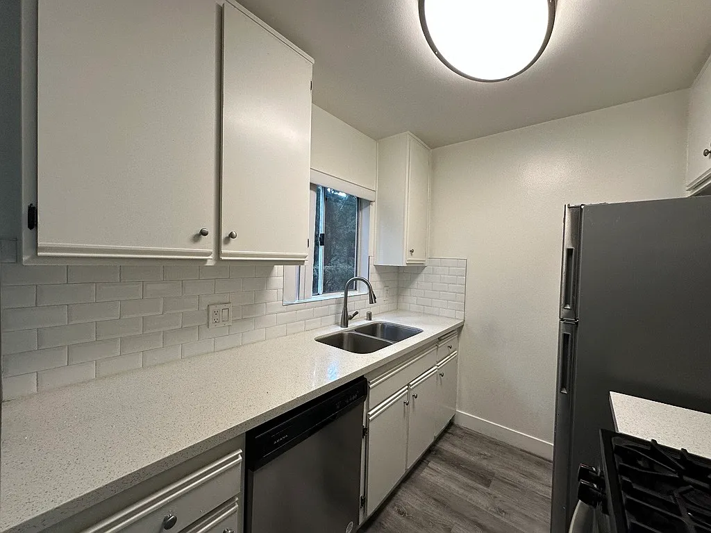 Building Photo - 6451 Kester Ave #11