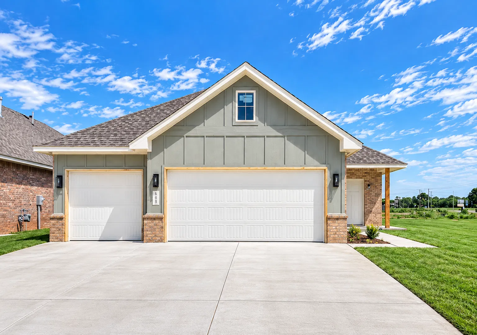 Spacious 4-Bedroom with 3-Car Garage in Yukon, OK! — Photo 1