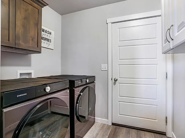 1421 N Birch St — Photo 2