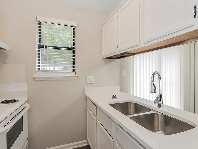 5128 Glenview Ct — Photo 9