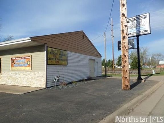 2nd image of 805 2nd St SE