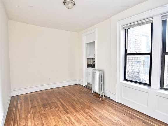 3rd image of 106 Convent Ave APT 16