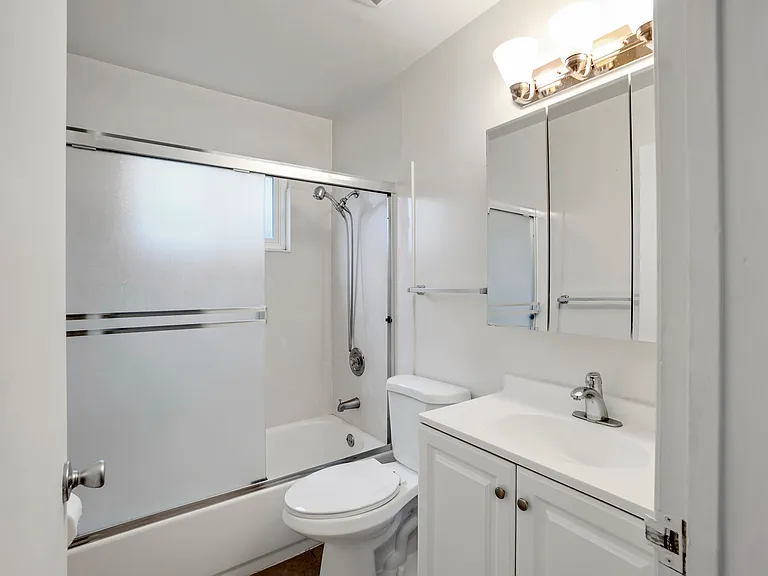 5823 Alameda Ave #D — Photo 16
