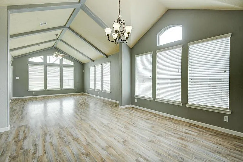 4 bed, 3.0 bath, 2640 sqft, $2,450 — Photo 4